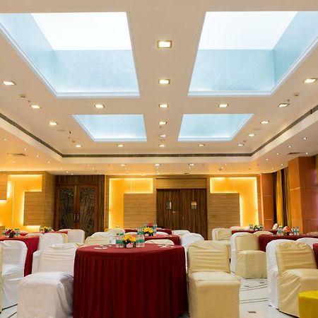 Gemini Continental, Hazratganj Hotel Lucknow Buitenkant foto