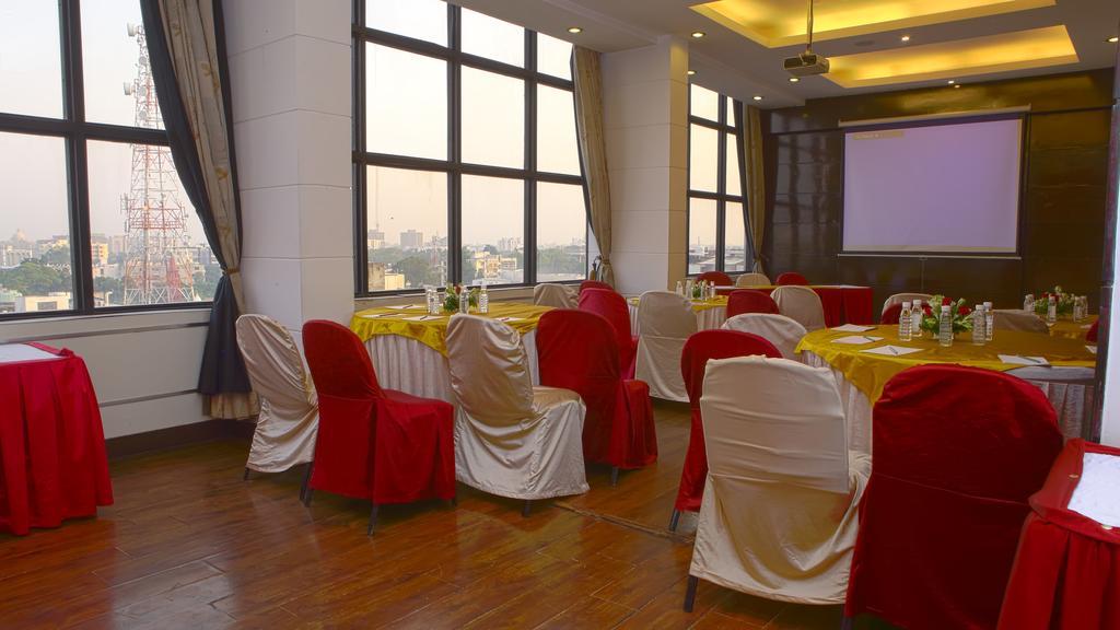 Gemini Continental, Hazratganj Hotel Lucknow Buitenkant foto