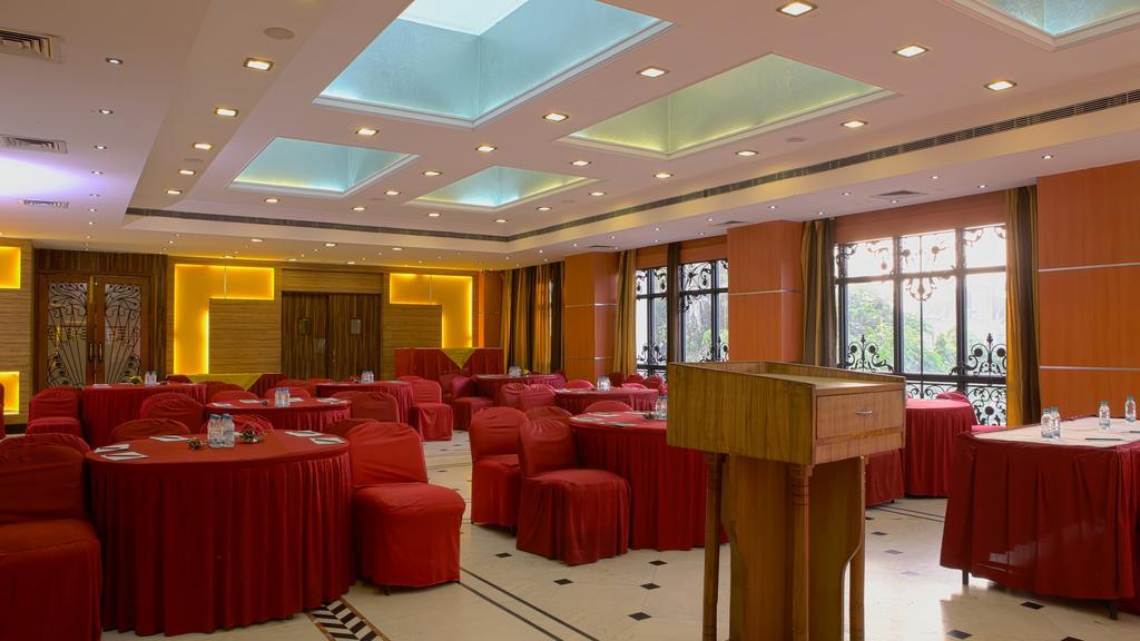 Gemini Continental, Hazratganj Hotel Lucknow Buitenkant foto