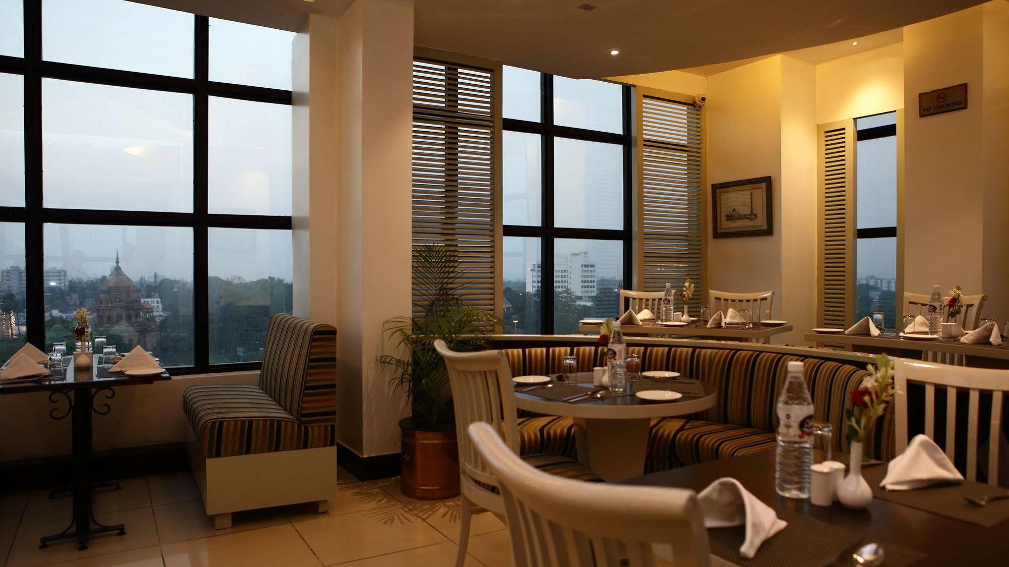 Gemini Continental, Hazratganj Hotel Lucknow Buitenkant foto