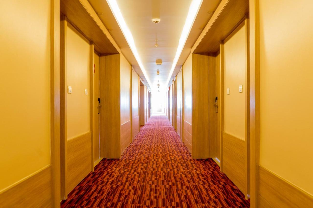 Gemini Continental, Hazratganj Hotel Lucknow Buitenkant foto